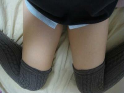 ニーソ自撮りエロ画像77枚！スラッとした美脚をさらにエチエチにしてくれる魅惑のアイテムがこちら！のサムネイル画像