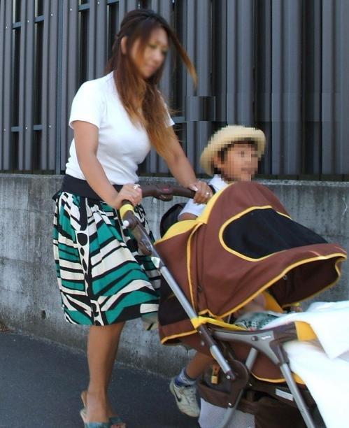 子連れマダムの使用済み垂れ乳ｗｗのサムネイル