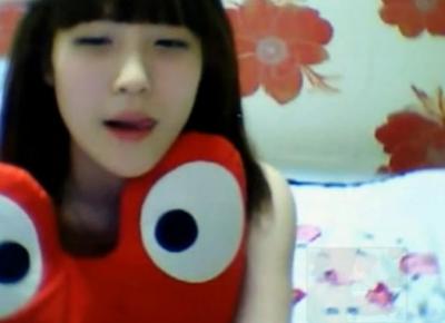 前髪パッツン巨乳が生着替えからにでか乳披露！！のサムネイル画像