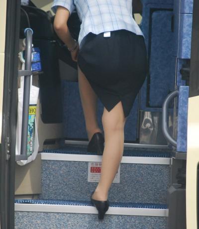 誰もがエロい妄想をしてしうバスガイドのエロシーン画像！！のサムネイル画像