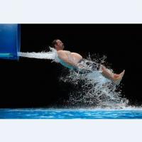 おっぱいポロリが続出するエロいウォータースライダーの秘密は世界最大級の高低差だった！？