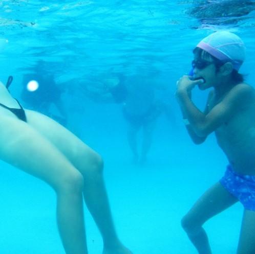 【水中盗撮画像】最近の小○生はプールに行く目的がエロ過ぎるｗｗｗのサムネイル