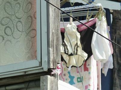 ベランダ盗撮エロ画像21枚！カーテンを開けたまま着替えやセックスは要注意ｗｗｗのサムネイル画像