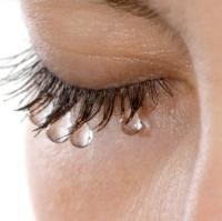 女の涙。泣き顔(´Д⊂ｸﾞｽﾝ