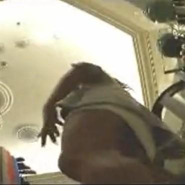 ショップ店員のパンチラ盗撮がガチ過ぎるんだけどこれって大丈夫なん？のサムネイル