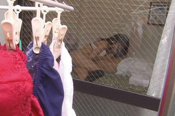 ベランダ盗撮エロ画像21枚！カーテンを開けたまま着替えやセックスは要注意ｗｗｗのサムネイル