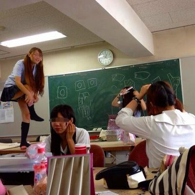 女子校の日常風景のサムネイル画像