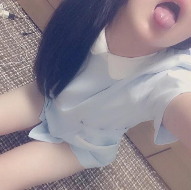 ランジェリー姿を自撮りで晒す女子大生のサムネイル