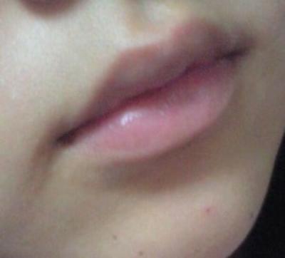 BカップＪＫエロ画像21枚！5chで見つけた膨らみかけ生おっぱいをたくし上げする姿を写メ撮りのサムネイル画像