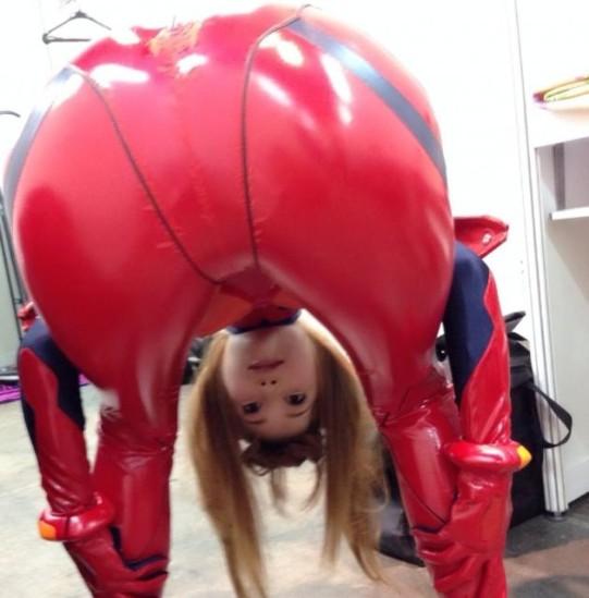 【エヴァコスプレ】アスカ　イキま～すぅ♥のサムネイル