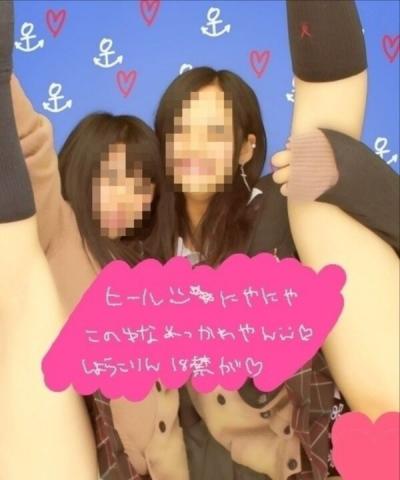 プリクラでスカートめくりエロ画像24枚！パンツ丸見えで撮っちゃった黒歴史ｗｗのサムネイル画像