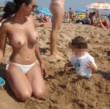 水辺に現れた子連れ女神のサムネイル