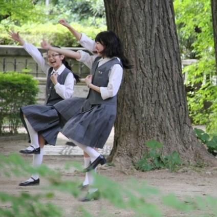 女子校生おバカ画像＆盗撮のサムネイル
