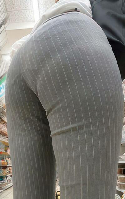 もはや公然猥褻レベルでパン線透けてるケツがでっかいお姉さん盗撮画像のサムネイル画像