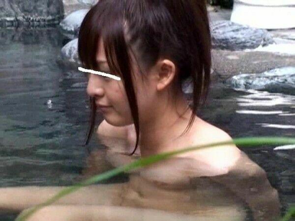 露天風呂エロ画像98枚！温泉サークルのJDの隠し撮り見ながらムスコを癒そうｗｗｗのサムネイル