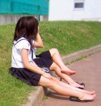 夏らしいJKエロ画像53枚!半袖の夏服や通り雨の透けブラ・裸足まとめ