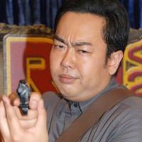 とにかく明るい安村の真似して全裸に見えるポーズが芸能界で流行っているらしいｗ