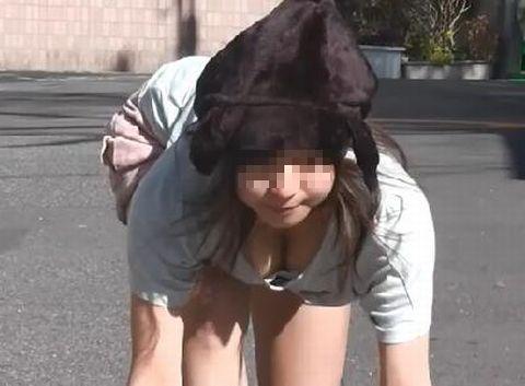 全力で坂を登っていく女の娘がエロ可愛いッスのサムネイル