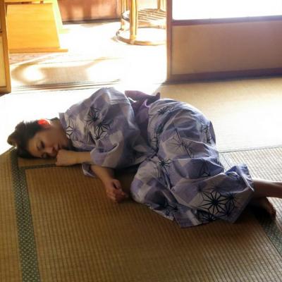 湯悦に濡れた柔肌 肉欲に溺れる若妻の寝取られ温泉旅情のサムネイル画像