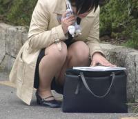 OLのしゃがみパンチラは悩殺ものですねｗｗ