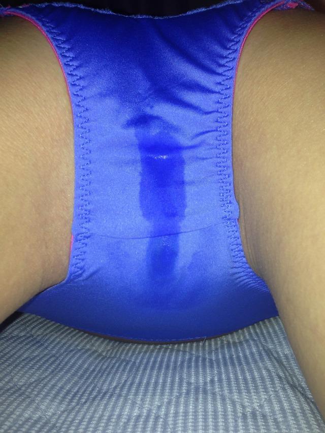 セックス前のびしょ濡れマンコを写メってみたｗｗのサムネイル