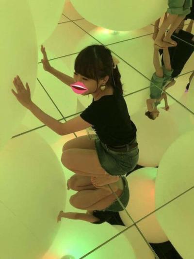 床反射パンチラエロ画像58枚！チームラボの素人反射チラからアイドルのお宝ショットまでまとめのサムネイル画像