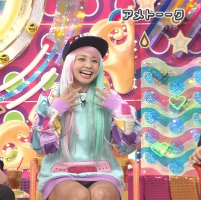 アメトークで久しぶりのTV出演のmisono(ミソノ)がパンチラしまくりでワロタwwwのサムネイル画像
