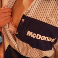 マクドナルドの店員がえっちな格好している画像まとめ