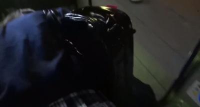 電車内で手マンされちゃうミニスカJKちゃんが痴漢の恐怖に失神してお漏らししちゃってる画像を極秘に入手！のサムネイル画像