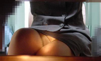 【デルタ パンチラ】死角からガチで盗撮されたデルタ パンチラのサムネイル画像