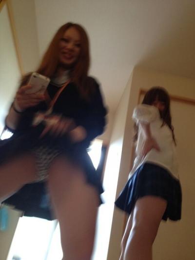 JK日常エロ画像96連発！教室や街中で悪ふざけしている姿などリアルJKを隠し撮りのサムネイル画像