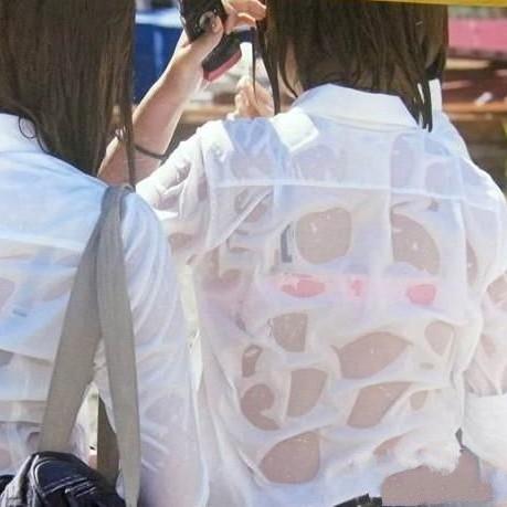【梅雨次期に大量発生】ズブ濡れ女子の透けブラエロ画像のサムネイル