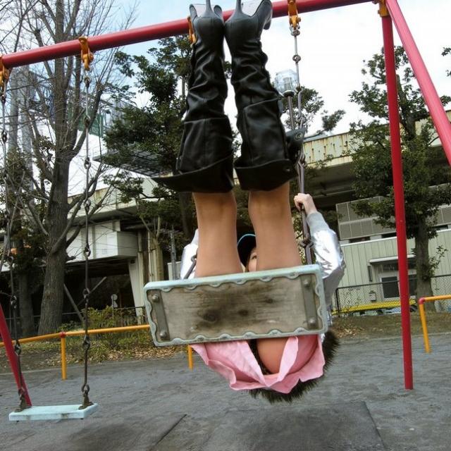 遊具エロ画像　ブランコ編のサムネイル