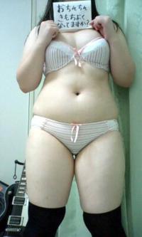 【マニアック】ポニョなお腹が目立つぽっちゃりおっぱい画像！！