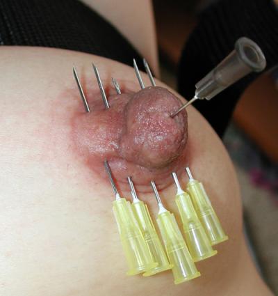 乳首を責続けて表情がいやらしくなってきた女のエロ画像がこちらｗｗｗのサムネイル画像