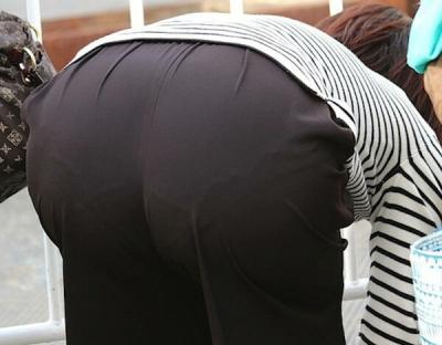 パン線エロ画像266枚！くっきりパンティラインが浮き出たお尻を隠し撮り＆自撮り毎日更新【動画あり】のサムネイル画像