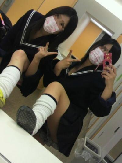 JK日常エロ画像96連発！教室や街中で悪ふざけしている姿などリアルJKを隠し撮りのサムネイル画像