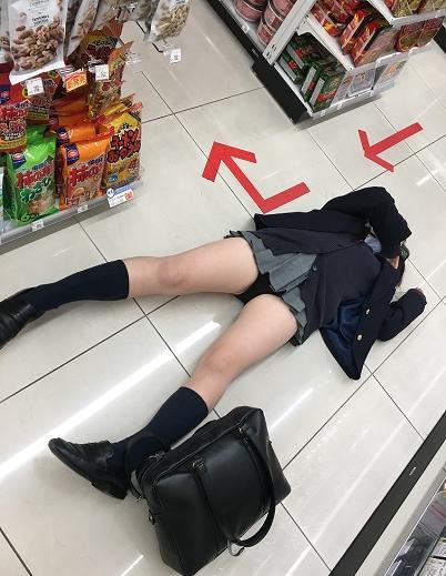 女子高生のおふざけ写メのエロさｗのサムネイル