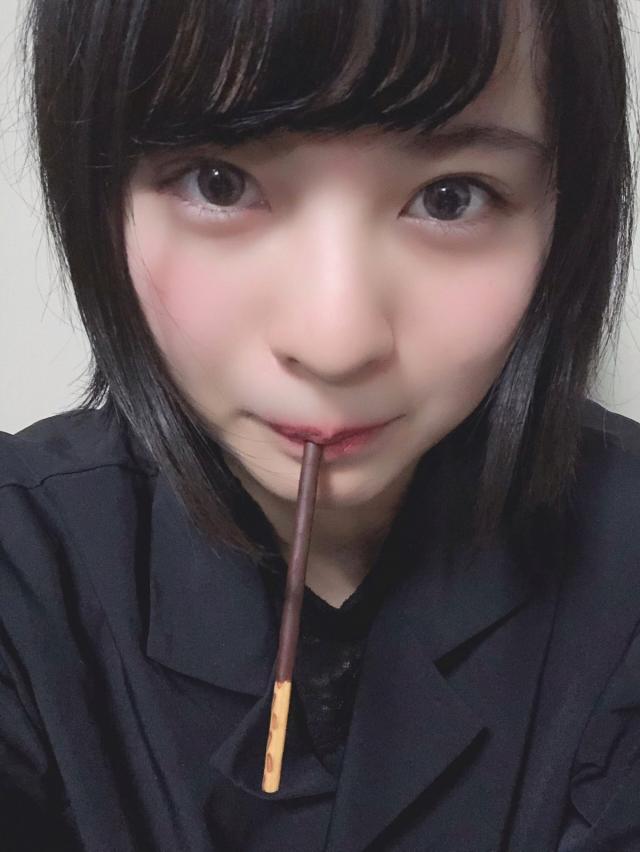 ポッキーを持ったり咥えたりと何故かエロい女の子たちのせいでオレのムスコもボッキーｗｗｗのサムネイル