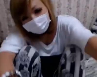 今どき黒ギャルが黒乳首チョイ見せサービス動画！！のサムネイル画像