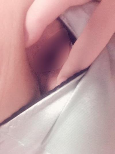 【自撮り オナニー】見せたがりでエロい素人がおまんこや巨乳弄りを大公開のサムネイル画像