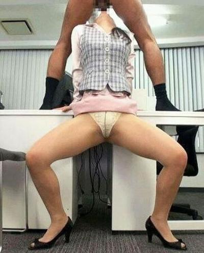 がに股エロ画像112枚！真面目そうな女の子が下品なポーズしてるのエロすぎｗのサムネイル画像