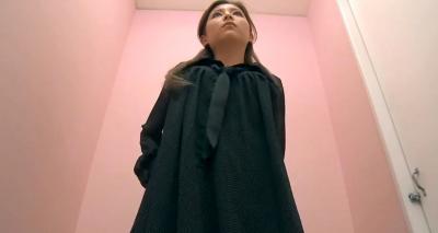 スケスケの勝負下着を買いに来たギャルの試着室を覗いたら色んなポーズ試しててエロすぎるんだがｗｗｗのサムネイル画像