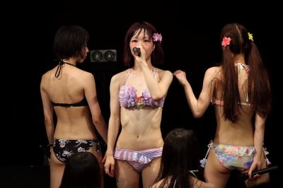 水着で踊りまくる地下アイドルってすんごくエロいんですが…のサムネイル画像