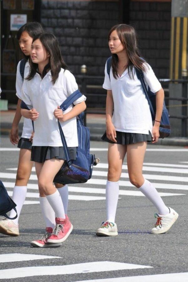 JK制服203連発！濡れや透けを味わえる夏服が一番エロいと思う画像まとめのサムネイル