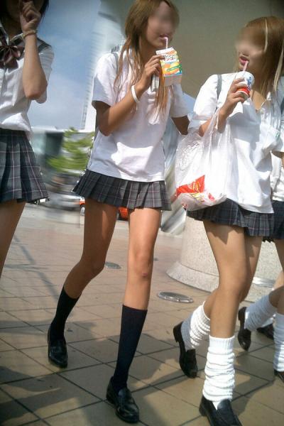 JK制服203連発！濡れや透けを味わえる夏服が一番エロいと思う画像まとめのサムネイル画像