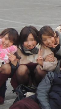 「私パンチラしてない?」Facebookに共有された集合写真が大流出!?