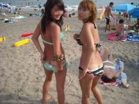 水着ギャルがビーチでおふざけ！発想がもはや神ww