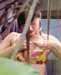 アイドルの乳首エロ画像26枚 推しメンの胸チラ・ポロリにオタク総勃ちwwwのサムネイル画像