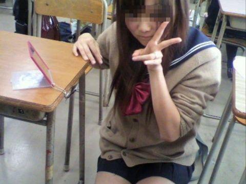 カーディガンのエロさが引き立つ季節到来！今年こそJKとカーディガンセックスがしたいのサムネイル